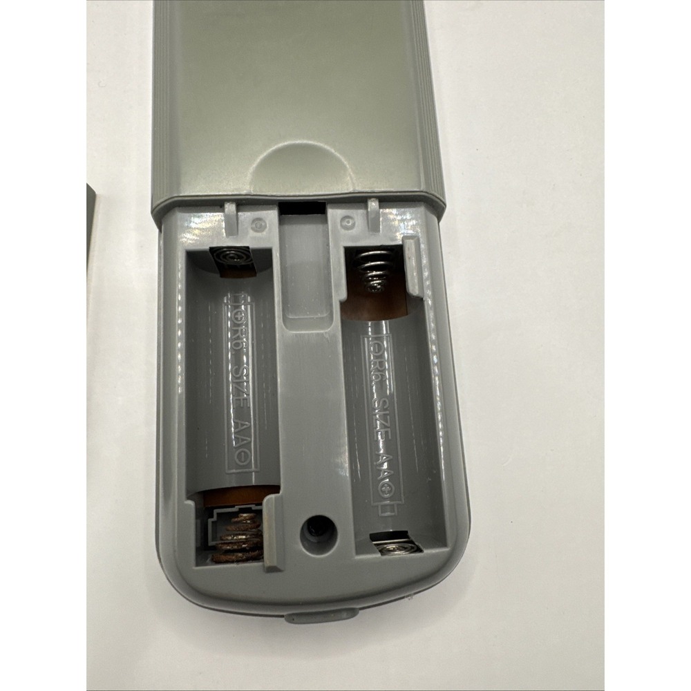 Sony Silver Remote Control (RM-Y180) Pre-Owned - Picture 3 of 4